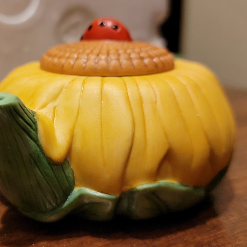 Teapot - Picture 4 of 16